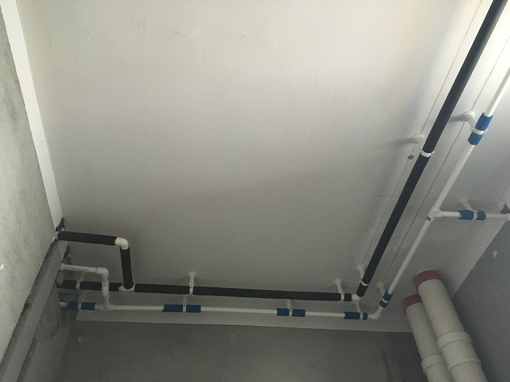 海賦江城11-2-701正在進(jìn)行水電工藝施工